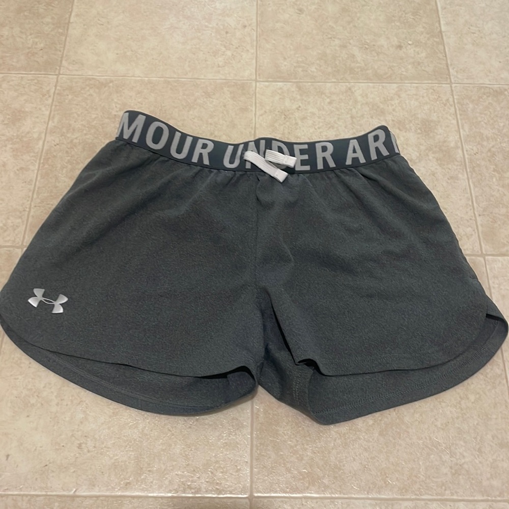 Under armor shorts💛